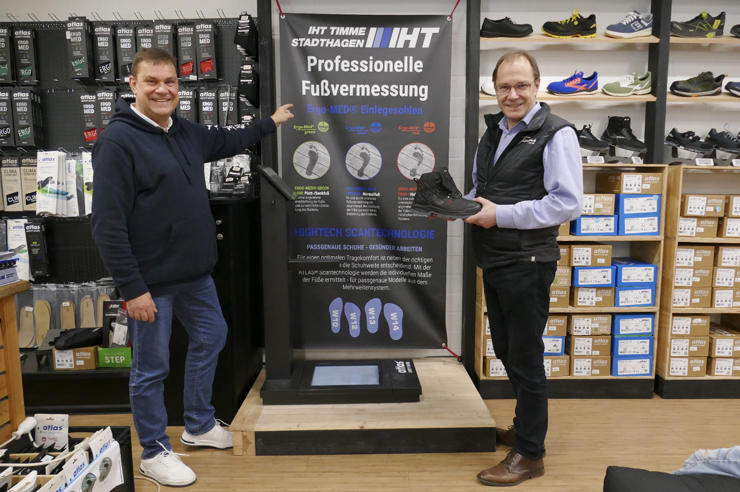 Mehr über den Artikel erfahren Gesund stehen und gehen im Arbeitsalltag