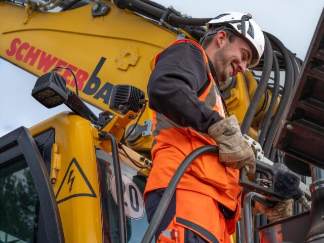 Vom Azubi zum Triebfahrzeugführer für Zweiwegebagger